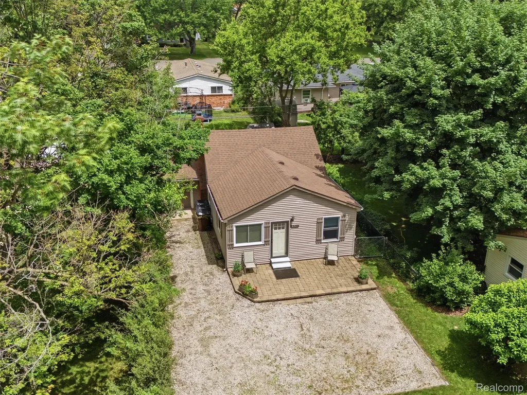 8241 Janis Street Utica City MI 48317