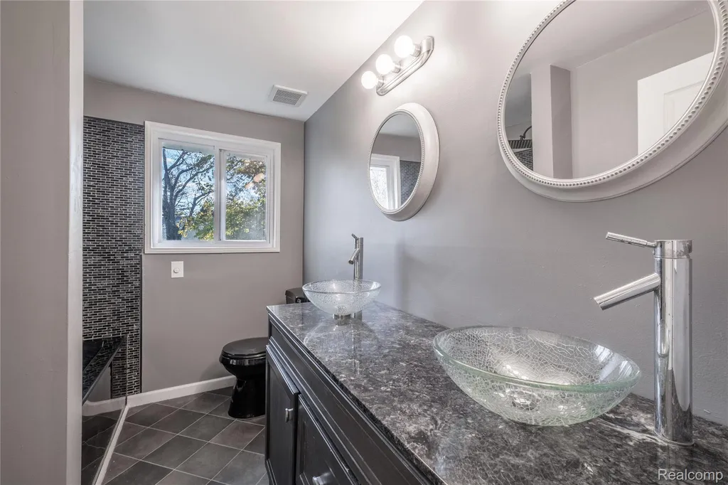 5297 Oaktree Drive Flint Charter Township MI 48532