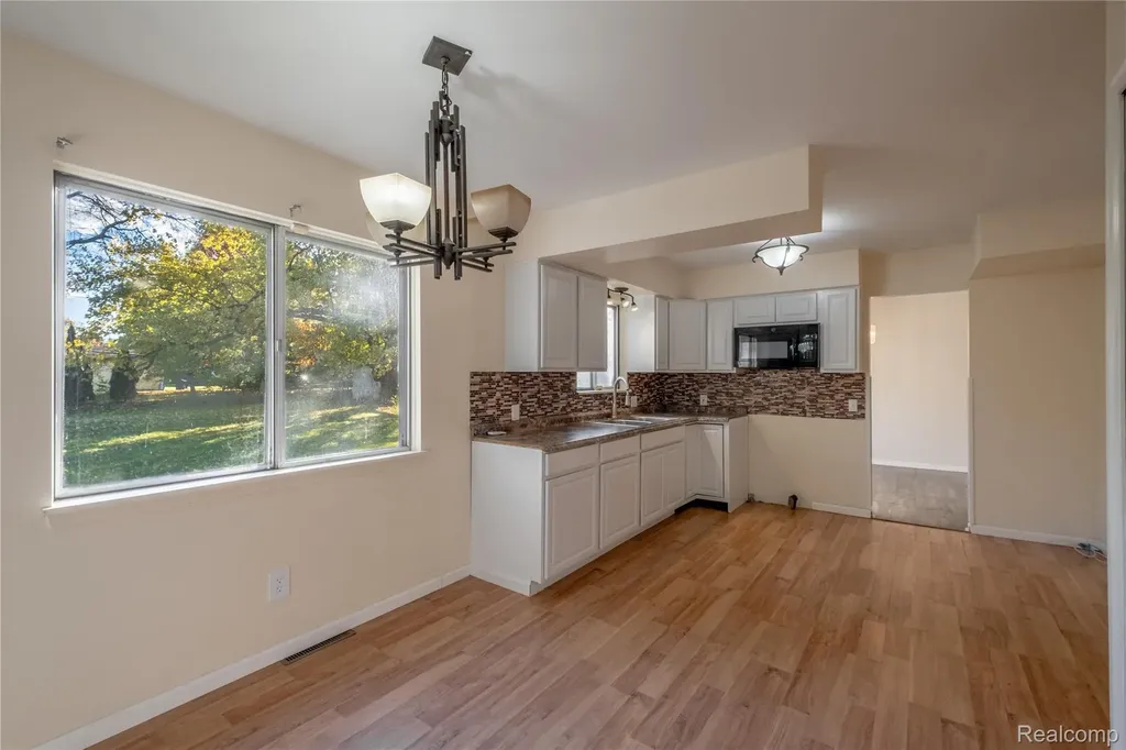 5297 Oaktree Drive Flint Charter Township MI 48532