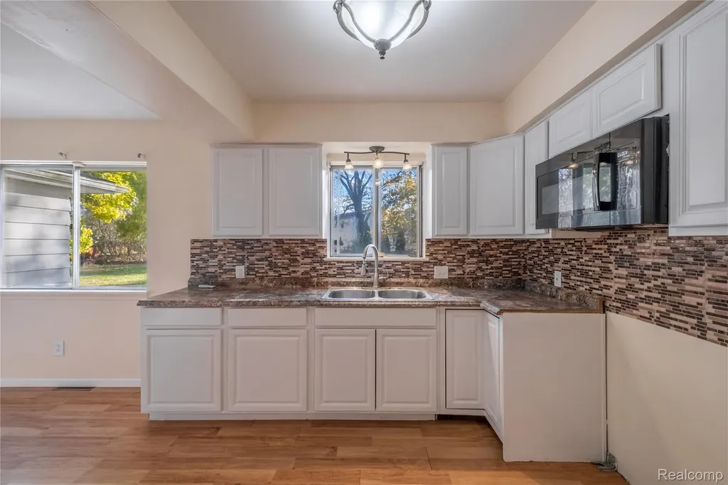5297 Oaktree Drive Flint Charter Township MI 48532