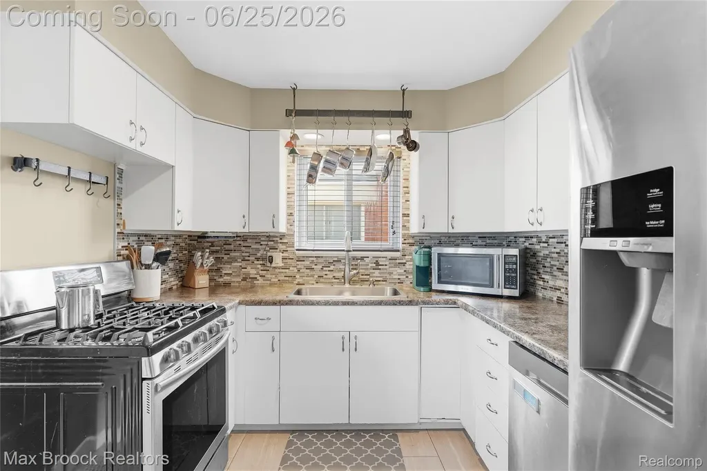 30250 Longfellow Avenue Madison Heights City MI 48071