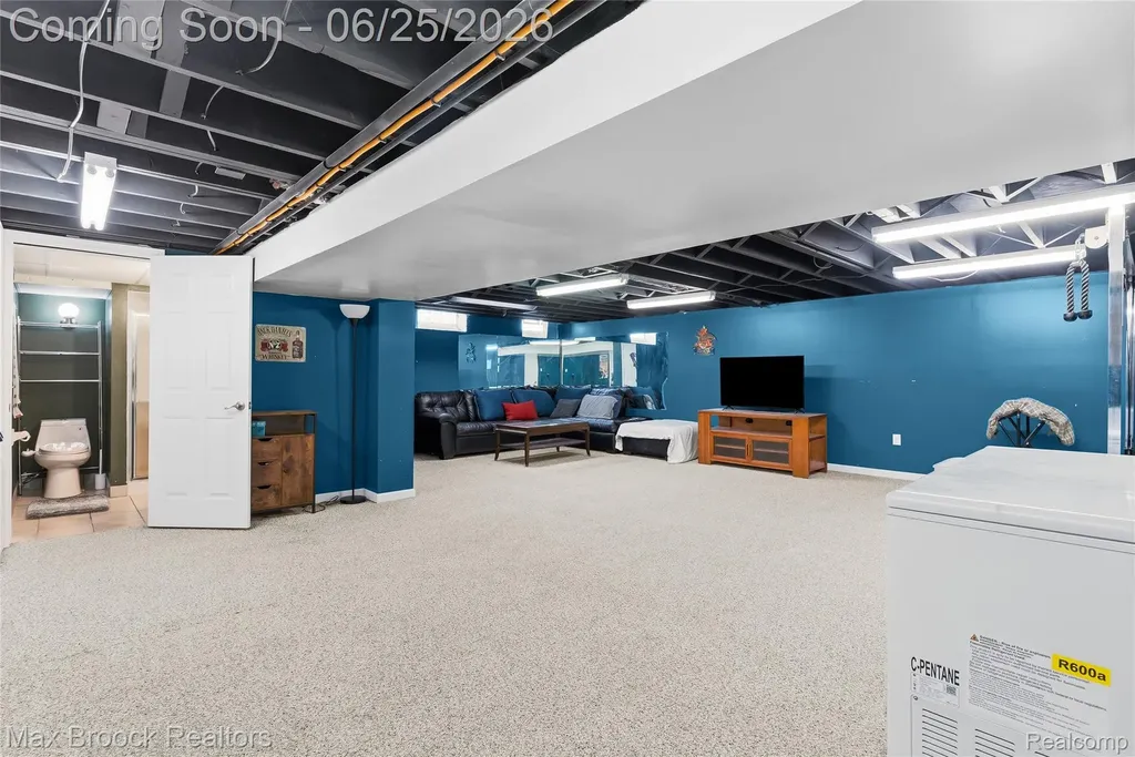 30250 Longfellow Avenue Madison Heights City MI 48071