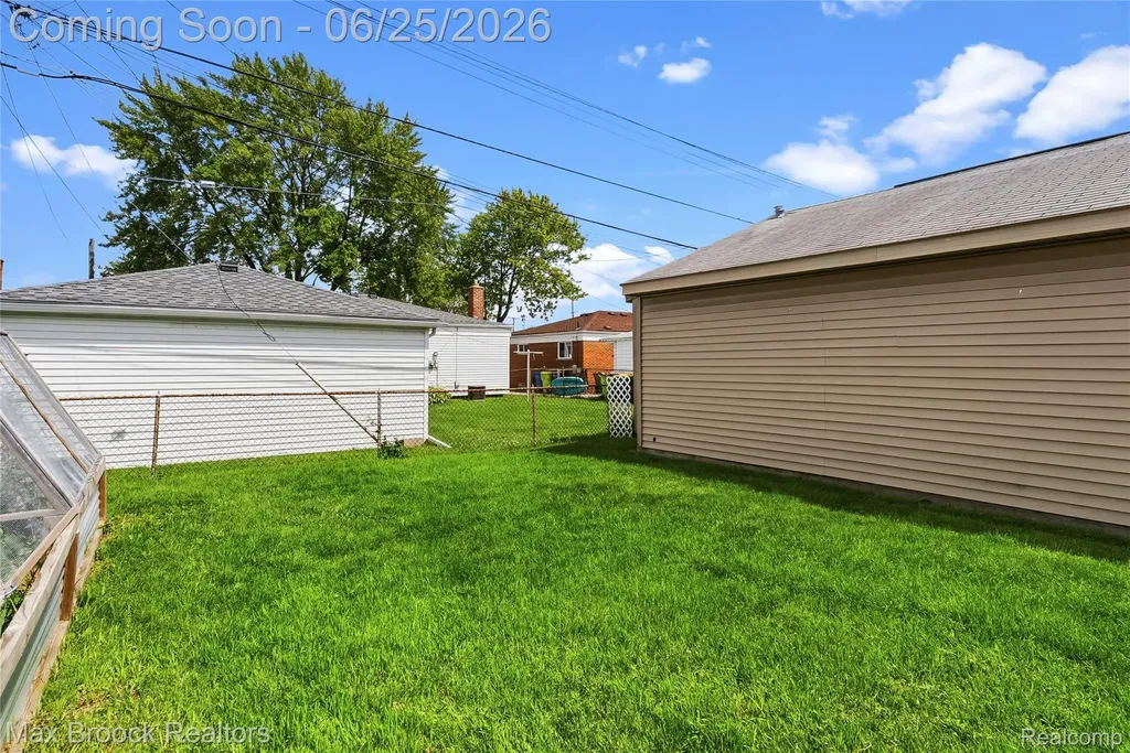 30250 Longfellow Avenue Madison Heights City MI 48071