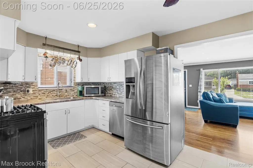 30250 Longfellow Avenue Madison Heights City MI 48071