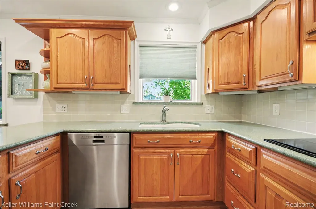 1437 Blairmoor Court Grosse Pointe Woods City MI 48236