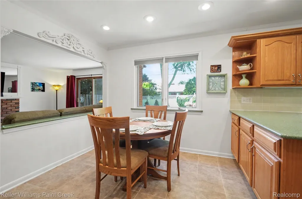 1437 Blairmoor Court Grosse Pointe Woods City MI 48236
