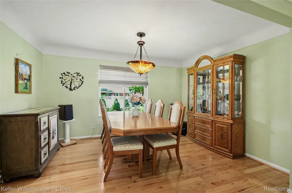 1437 Blairmoor Court Grosse Pointe Woods City MI 48236