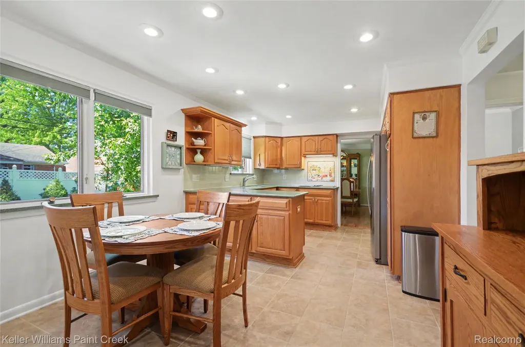 1437 Blairmoor Court Grosse Pointe Woods City MI 48236