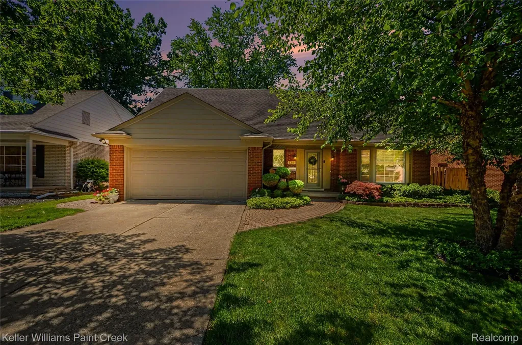 1437 Blairmoor Court Grosse Pointe Woods City MI 48236
