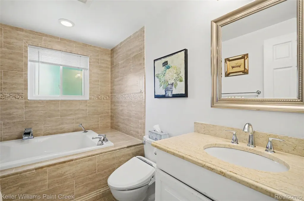 1437 Blairmoor Court Grosse Pointe Woods City MI 48236