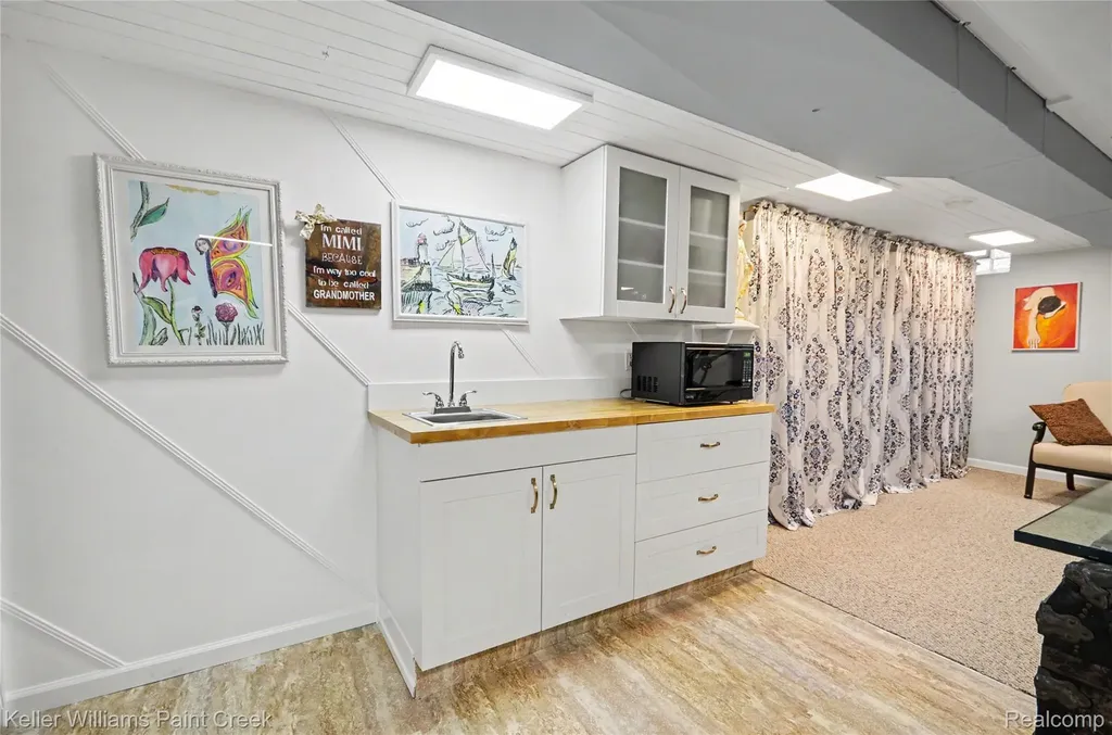 1437 Blairmoor Court Grosse Pointe Woods City MI 48236