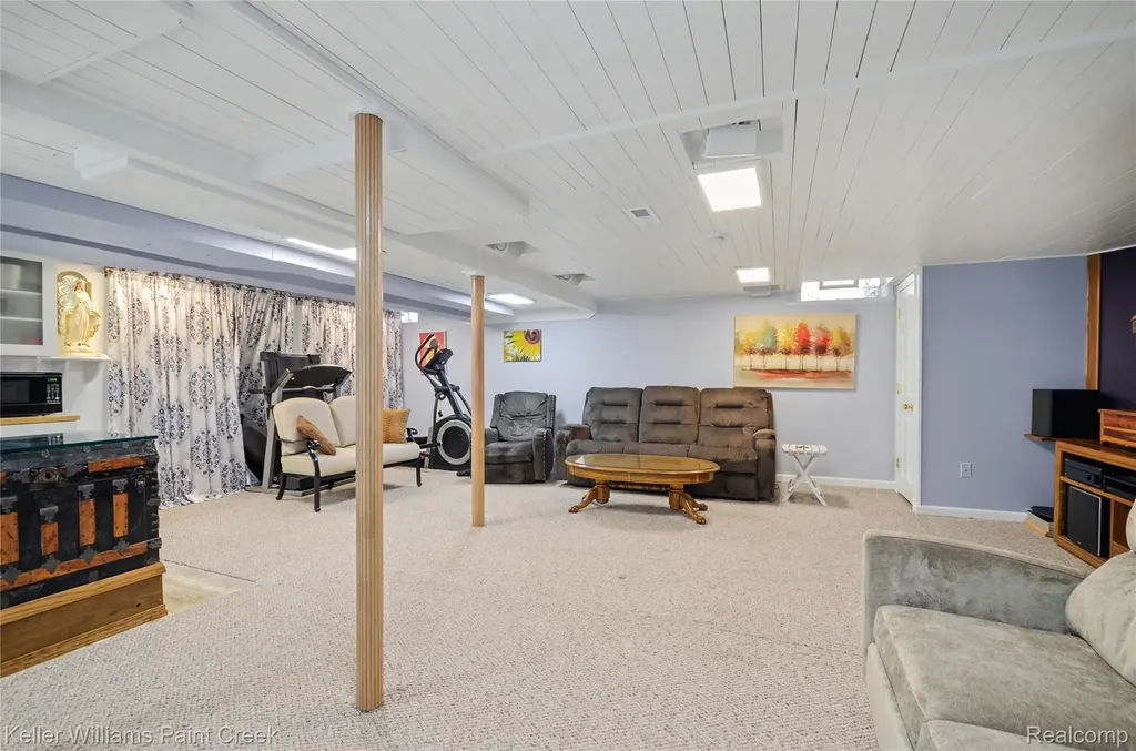 1437 Blairmoor Court Grosse Pointe Woods City MI 48236