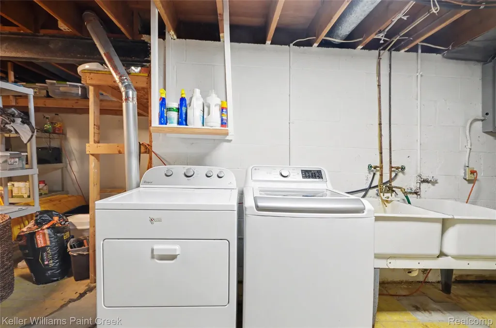 1437 Blairmoor Court Grosse Pointe Woods City MI 48236