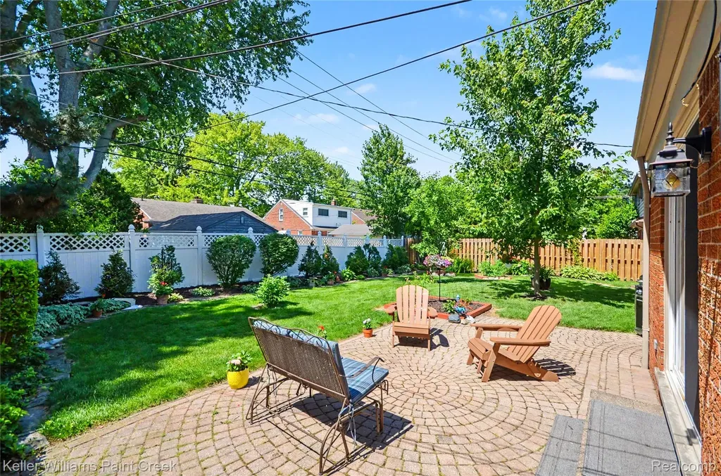 1437 Blairmoor Court Grosse Pointe Woods City MI 48236