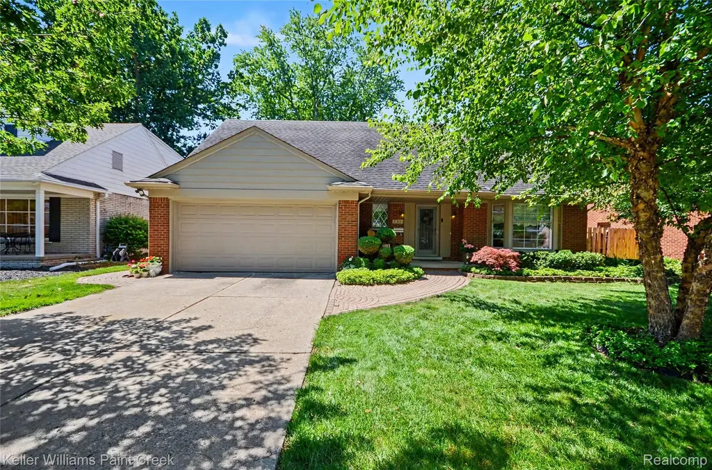 1437 Blairmoor Court Grosse Pointe Woods City MI 48236