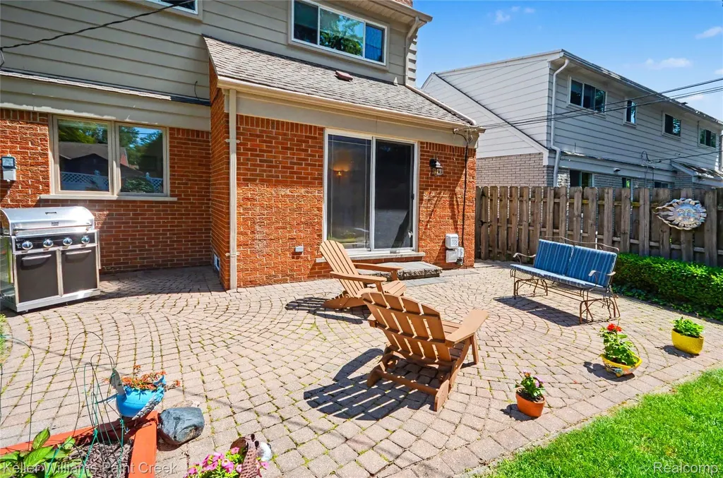1437 Blairmoor Court Grosse Pointe Woods City MI 48236