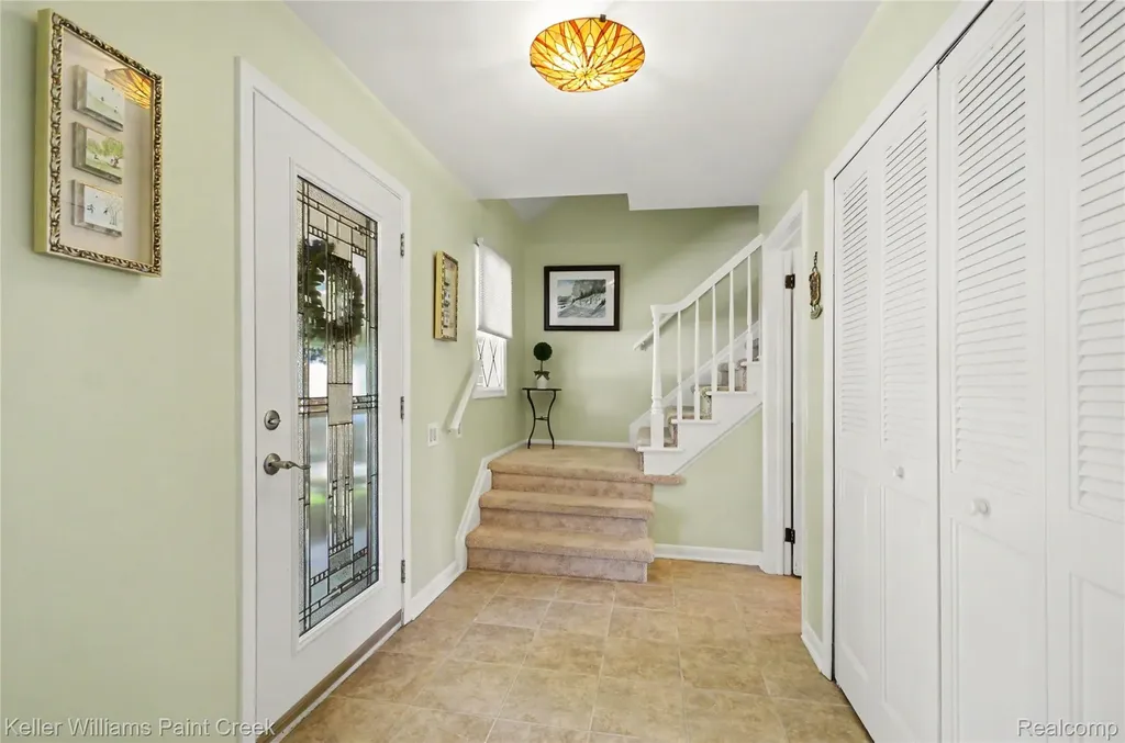 1437 Blairmoor Court Grosse Pointe Woods City MI 48236