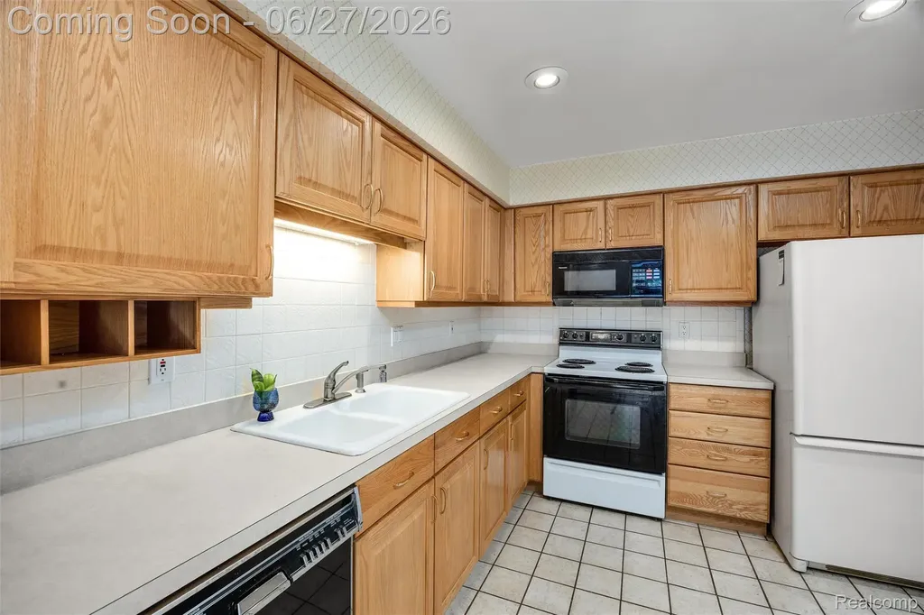 3082 Lindenwood Drive Dearborn City MI 48120
