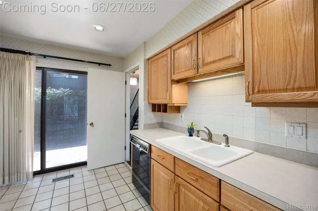 3082 Lindenwood Drive Dearborn City MI 48120