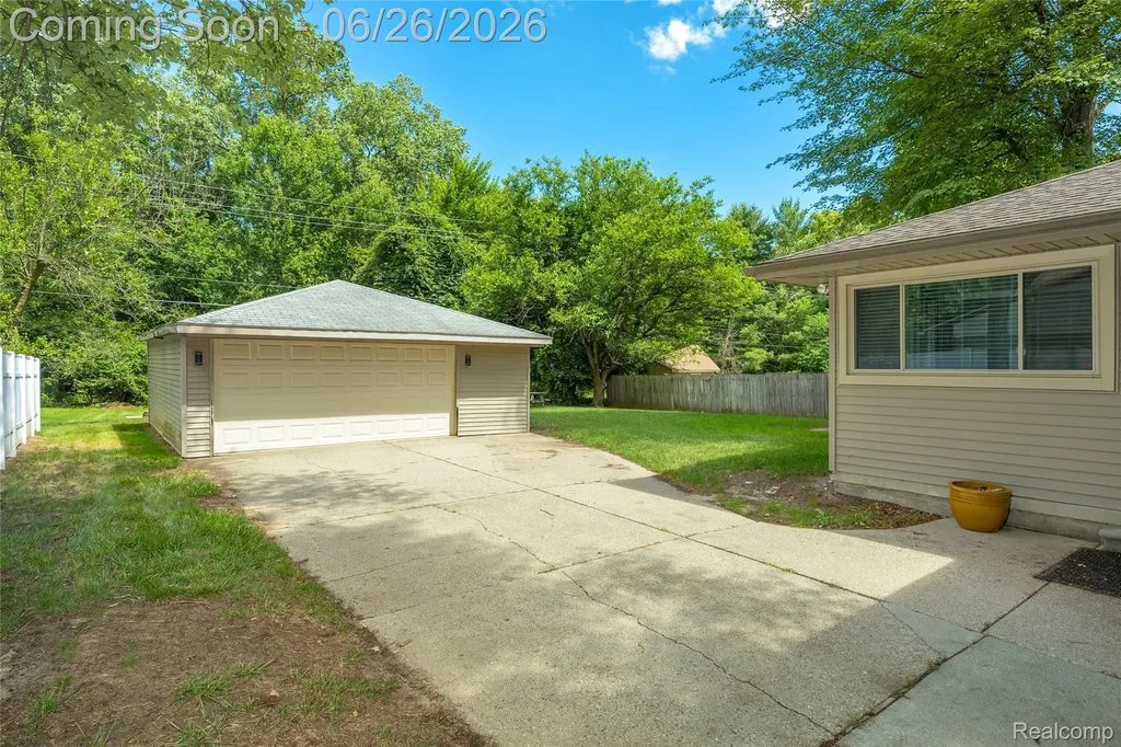 22400 Leewright Avenue Southfield City MI 48033