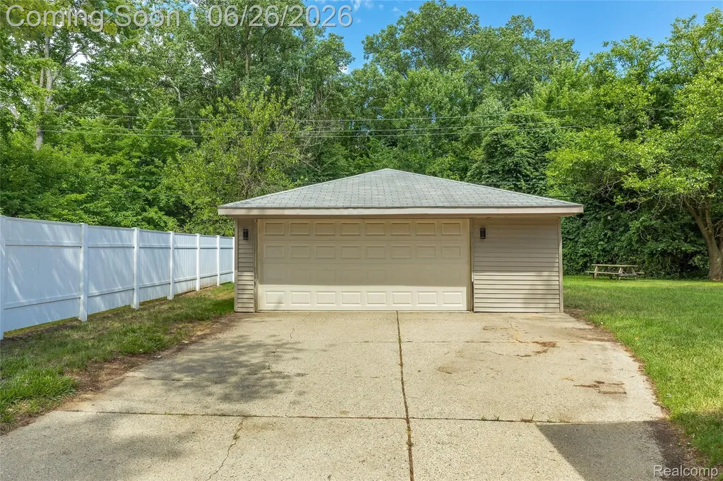 22400 Leewright Avenue Southfield City MI 48033