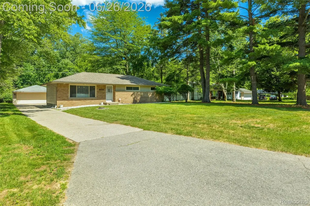 22400 Leewright Avenue Southfield City MI 48033