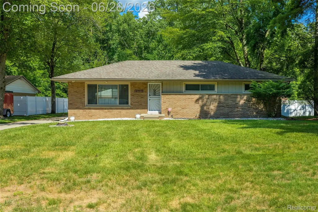 22400 Leewright Avenue Southfield City MI 48033