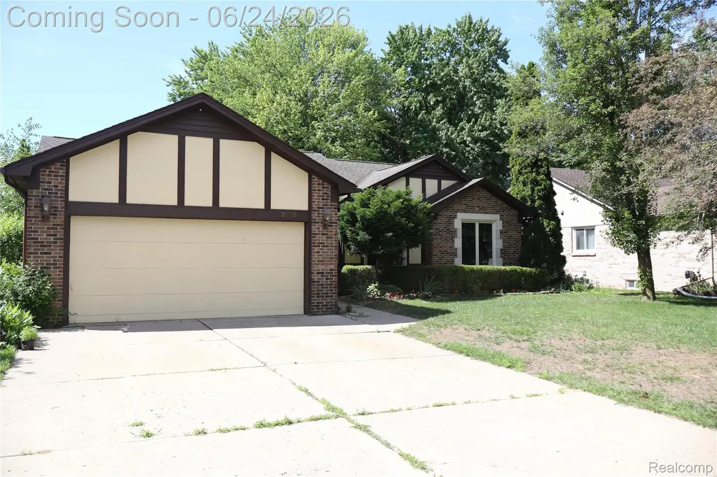 2800 Ranieri Drive Troy City MI 48085