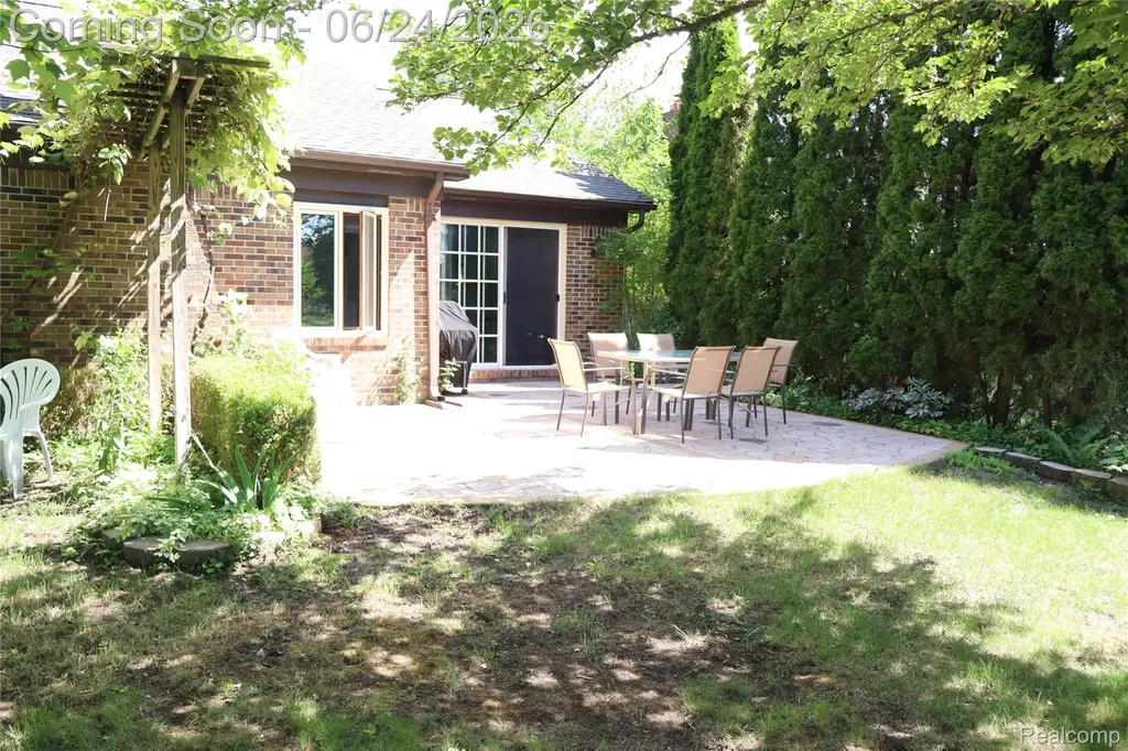 2800 Ranieri Drive Troy City MI 48085