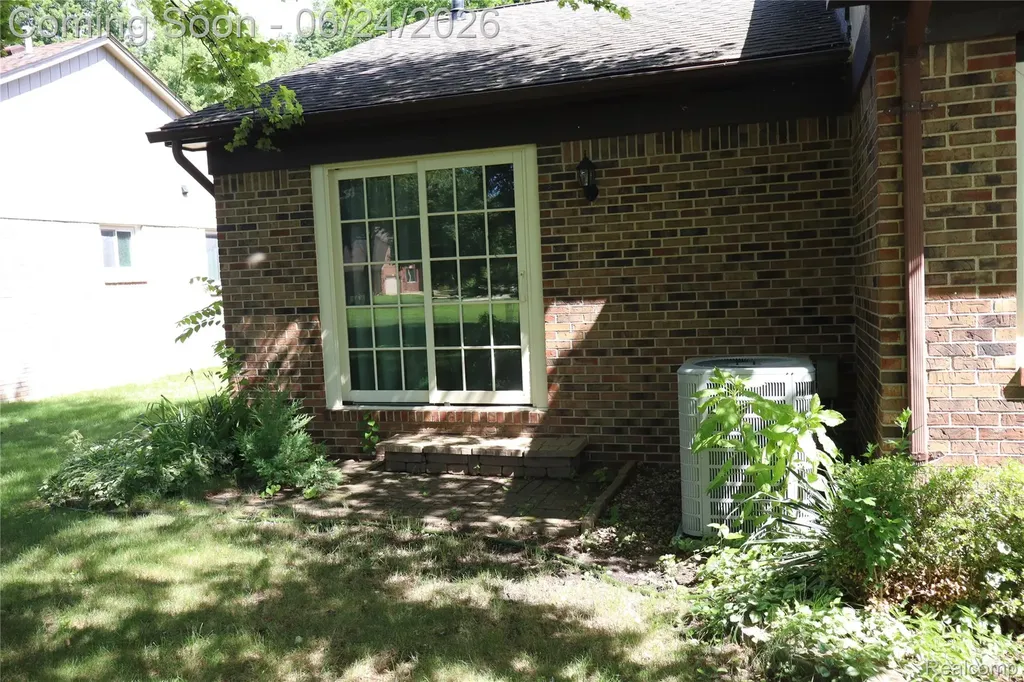 2800 Ranieri Drive Troy City MI 48085