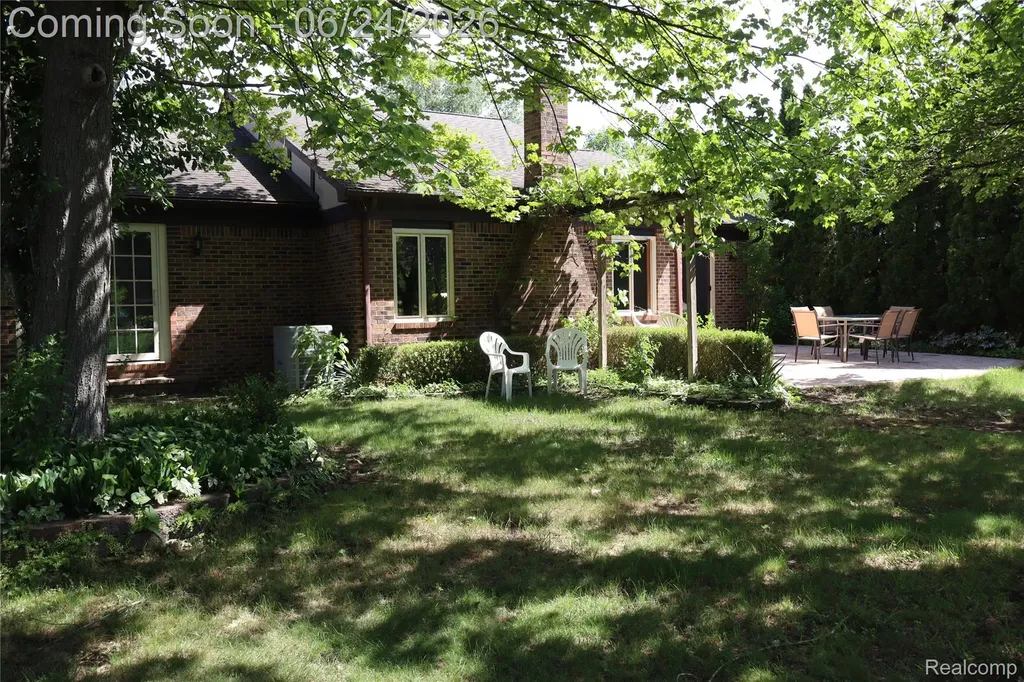 2800 Ranieri Drive Troy City MI 48085