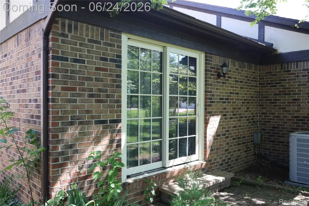 2800 Ranieri Drive Troy City MI 48085