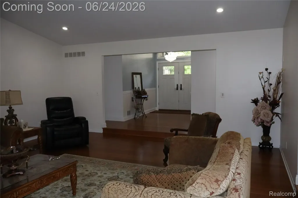 2800 Ranieri Drive Troy City MI 48085