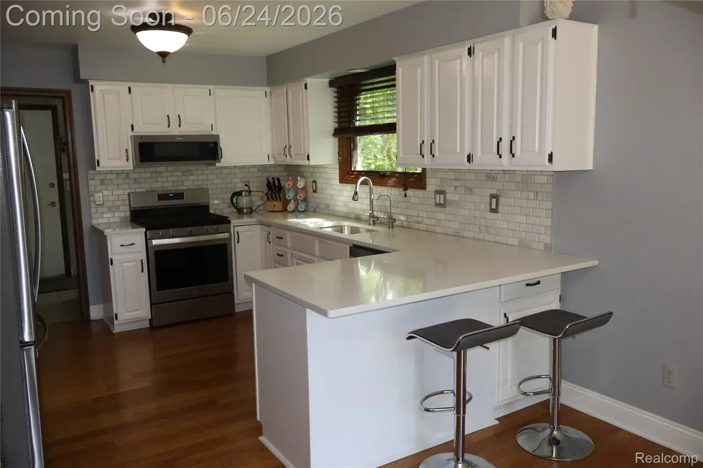 2800 Ranieri Drive Troy City MI 48085