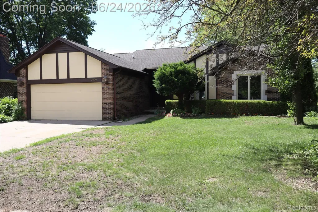 2800 Ranieri Drive Troy City MI 48085