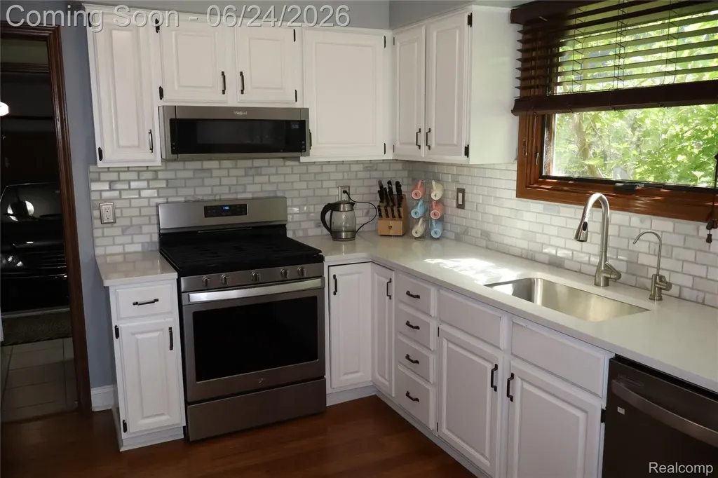 2800 Ranieri Drive Troy City MI 48085