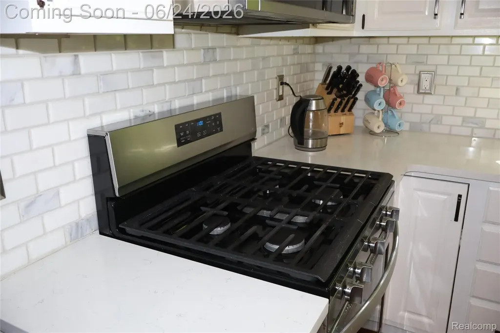 2800 Ranieri Drive Troy City MI 48085