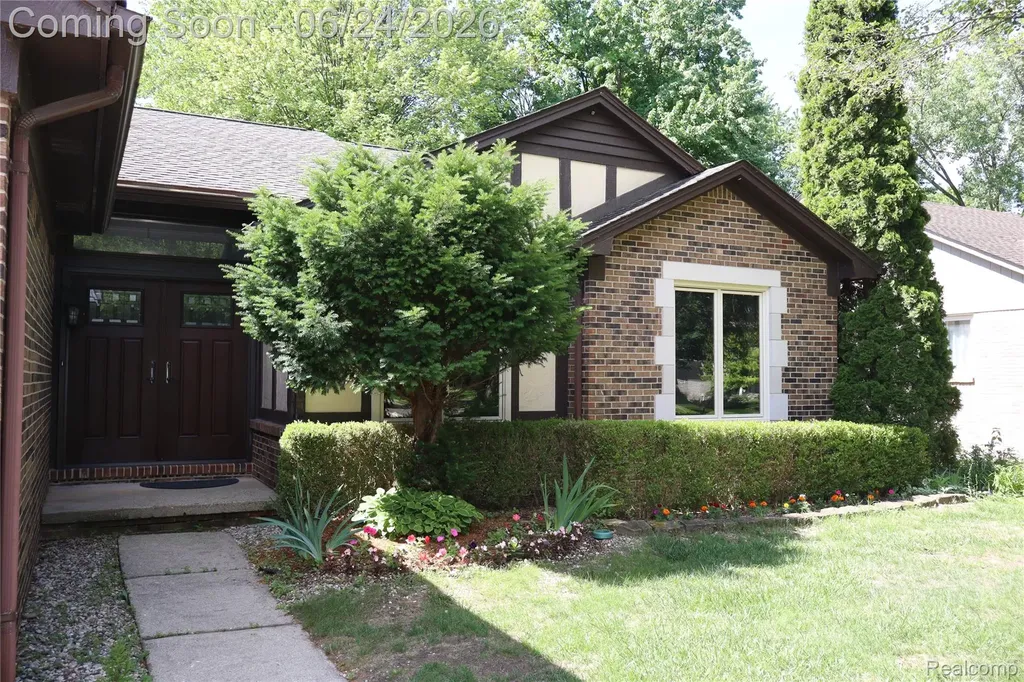 2800 Ranieri Drive Troy City MI 48085