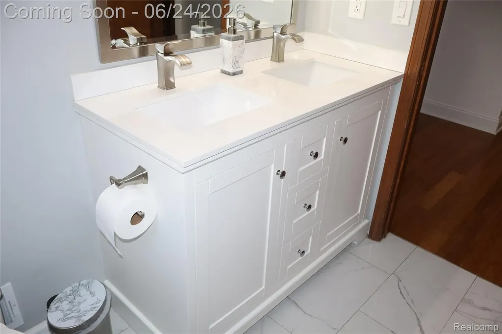 2800 Ranieri Drive Troy City MI 48085