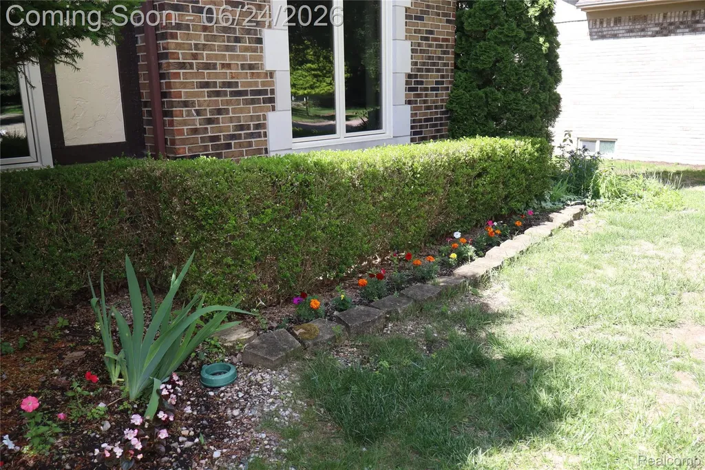 2800 Ranieri Drive Troy City MI 48085