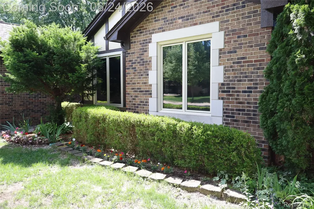 2800 Ranieri Drive Troy City MI 48085