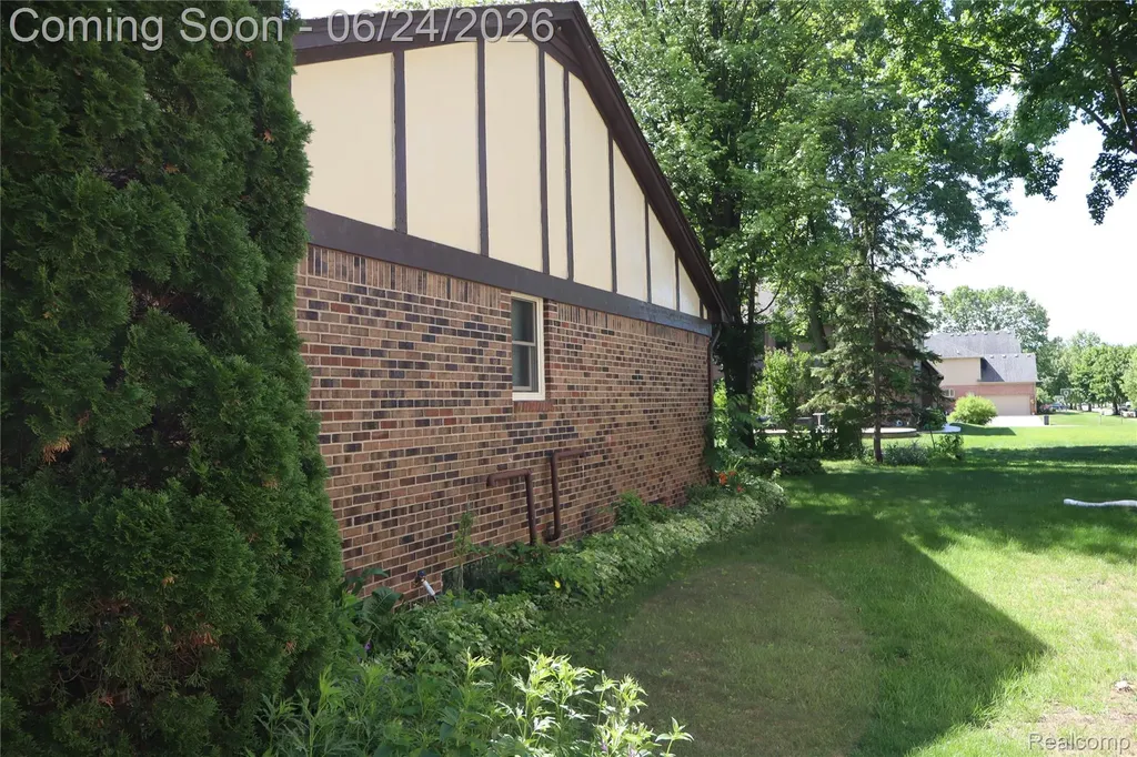 2800 Ranieri Drive Troy City MI 48085