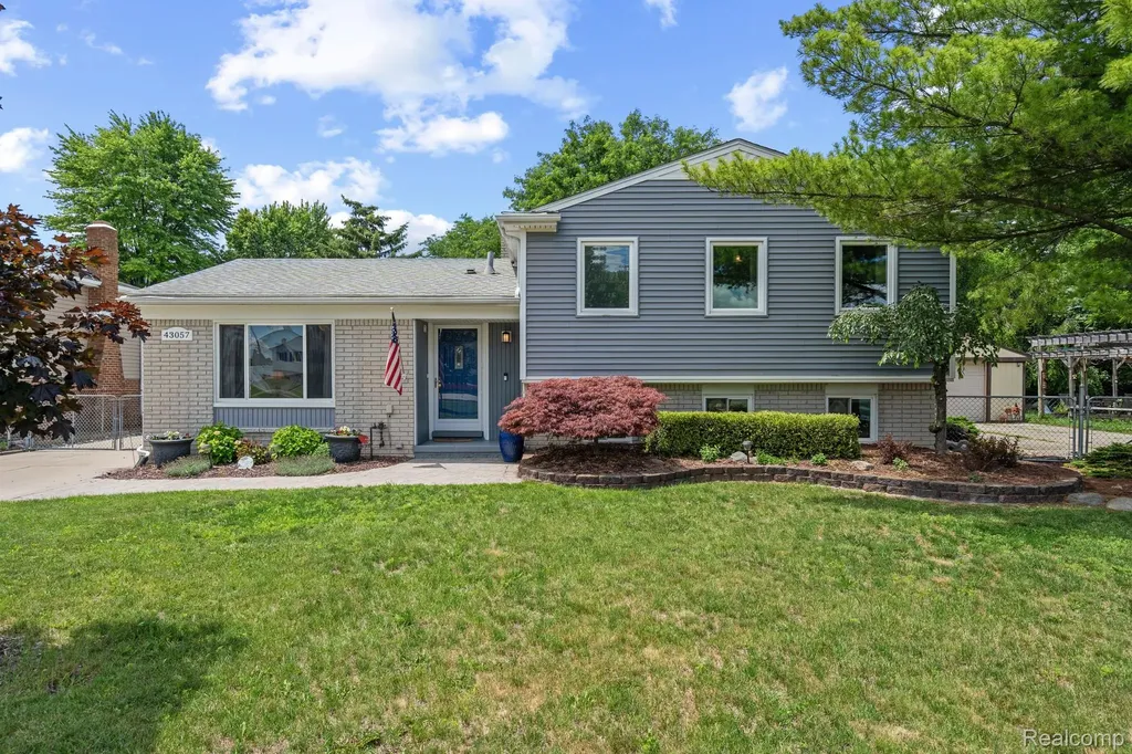 43057 Bond Court Sterling Heights City MI 48313
