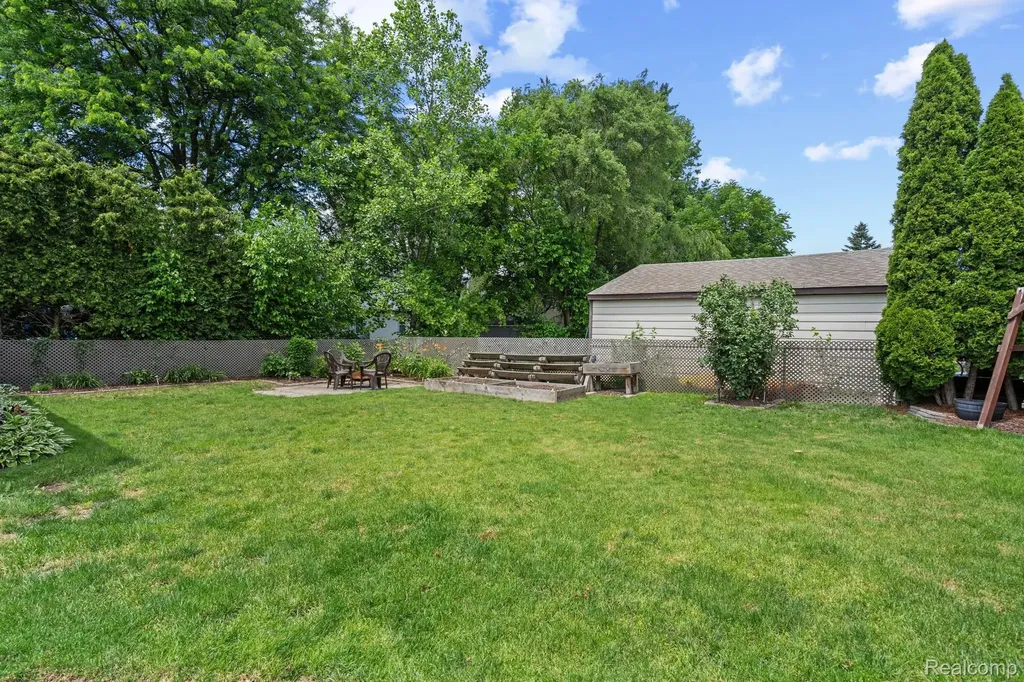 43057 Bond Court Sterling Heights City MI 48313