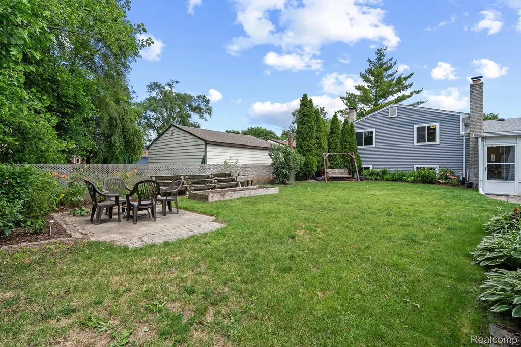 43057 Bond Court Sterling Heights City MI 48313