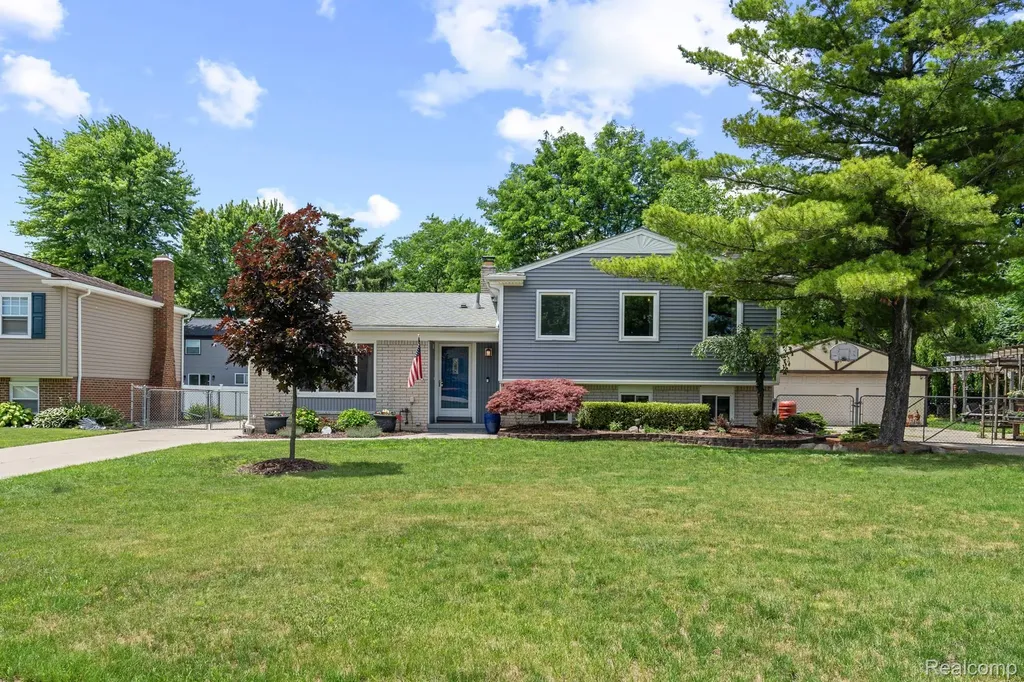 43057 Bond Court Sterling Heights City MI 48313