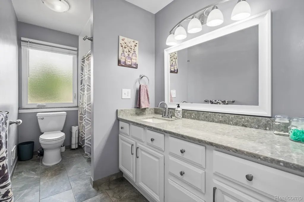 43057 Bond Court Sterling Heights City MI 48313