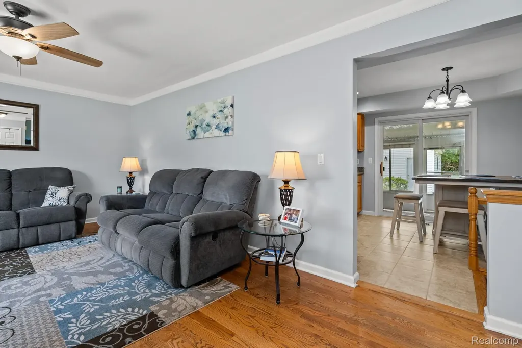 43057 Bond Court Sterling Heights City MI 48313