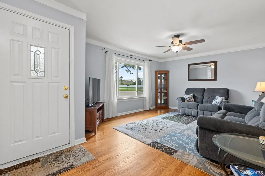 43057 Bond Court Sterling Heights City MI 48313