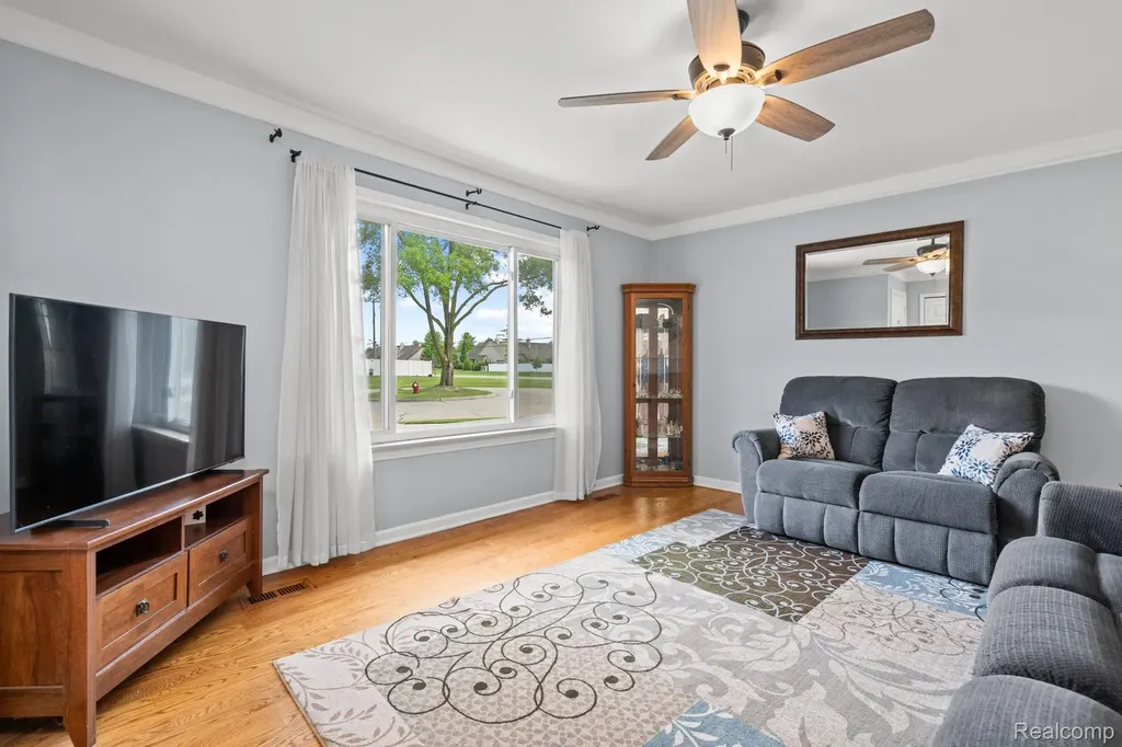 43057 Bond Court Sterling Heights City MI 48313